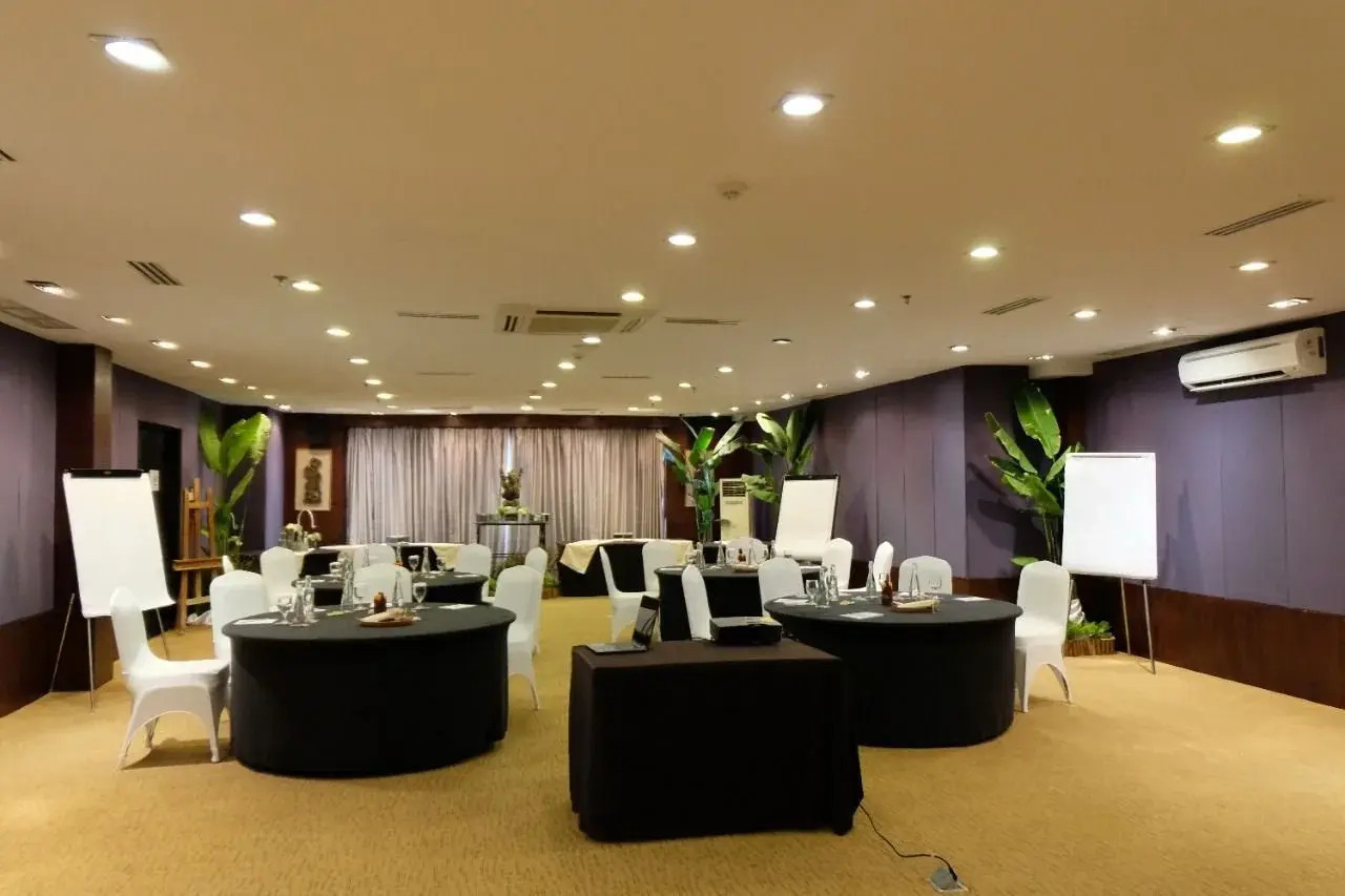 Foto - Away Bali Legian Camakila