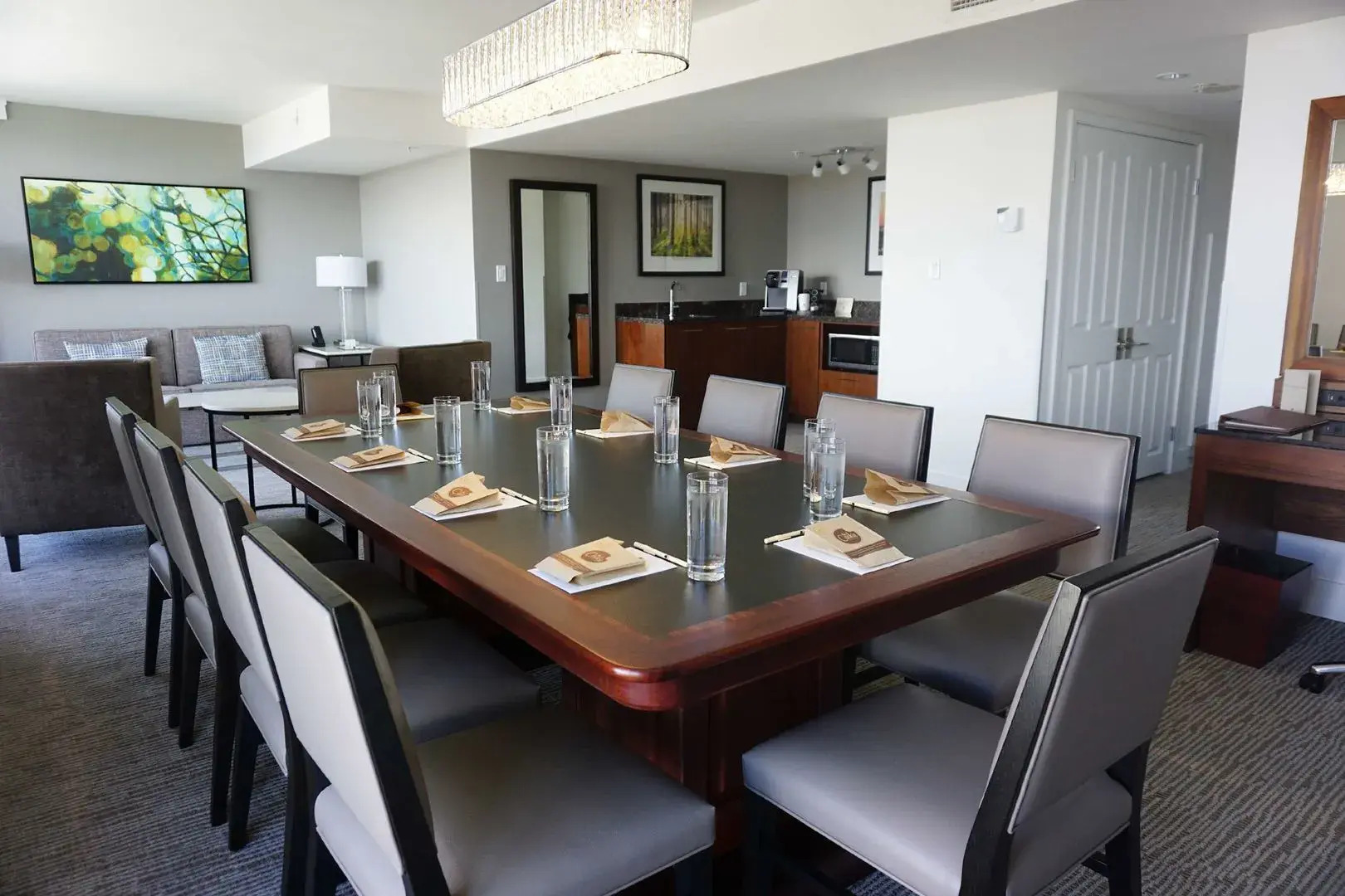 Foto - DoubleTree by Hilton Hotel & Suites Victoria