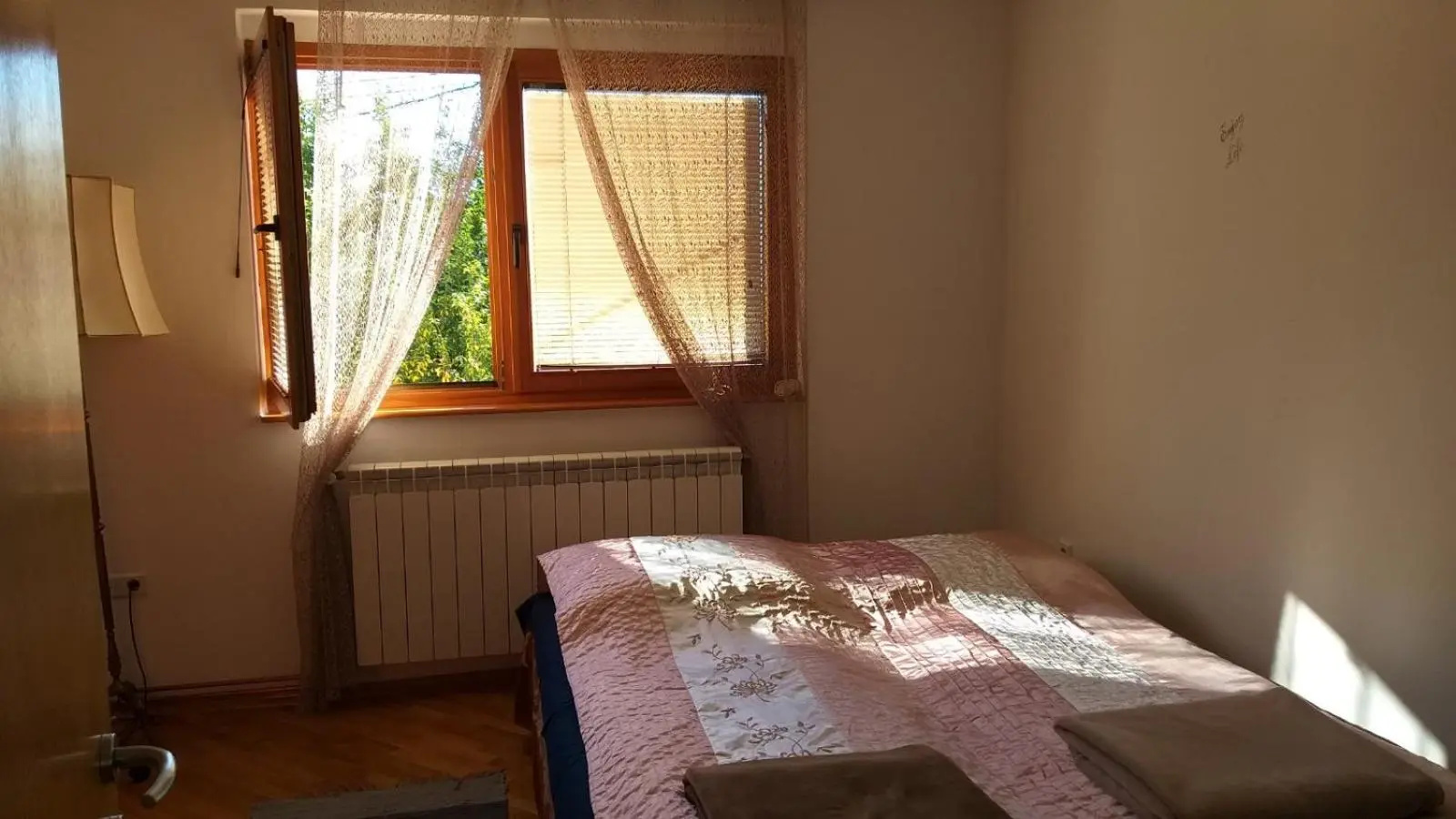 Atraktivni stan sa garazom i internetom