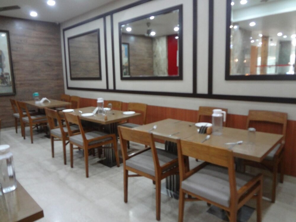 Photo - Royal Park Hotel