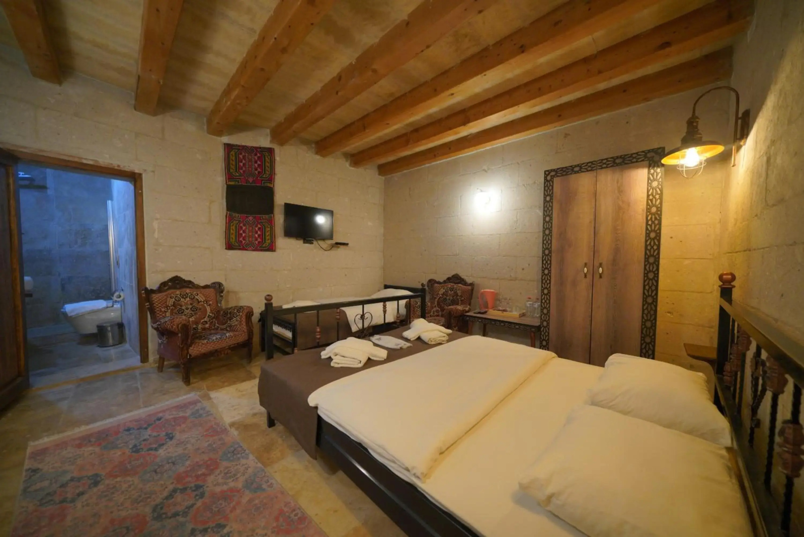 Photo - View Cave Hotel
