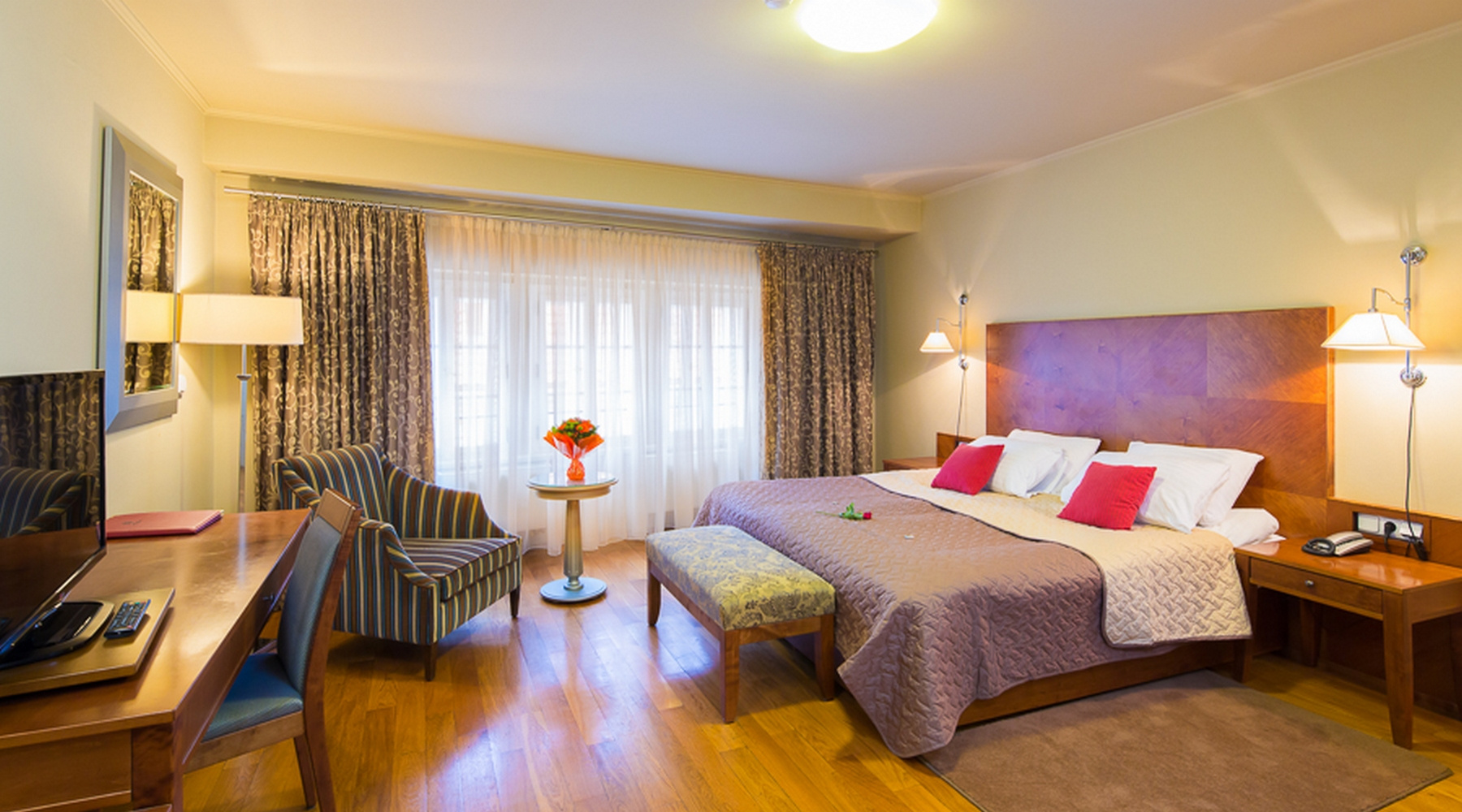 Photo - The Golden Wheel Hotel