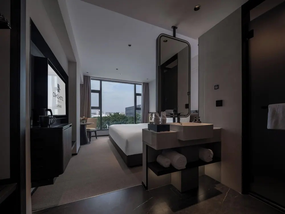 Cnhol Radient Hotel