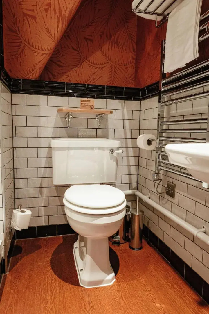 Photo - Hand & Flower