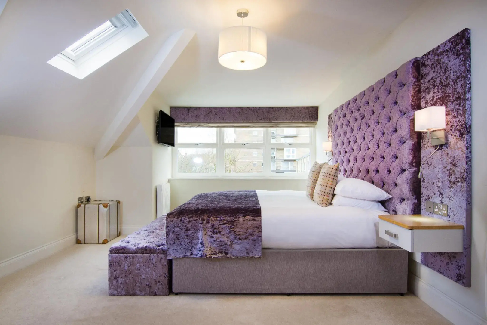 Photo - White Hart Hotel & Apartments