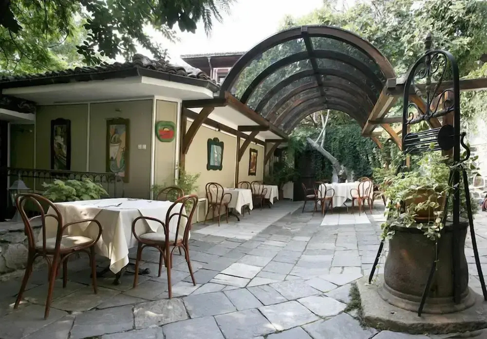 Photo - Old Legends Hotel