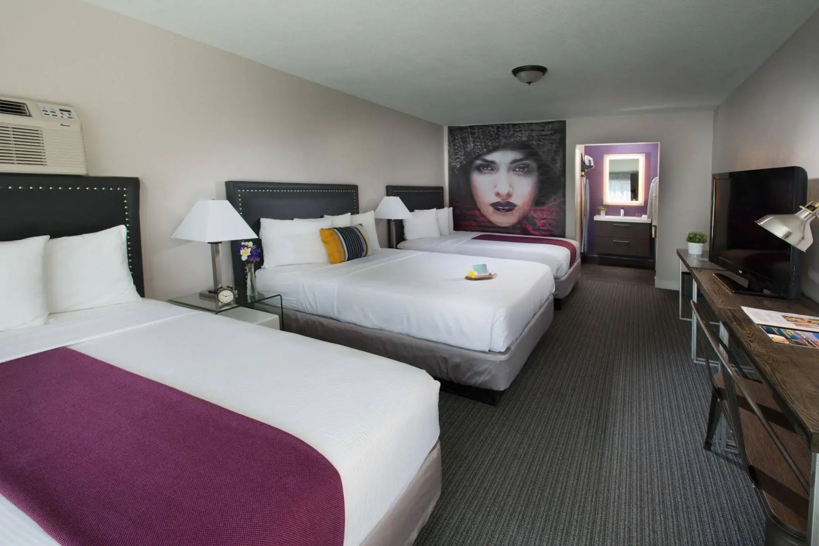 Photo - Hotel Iris - Mission Valley-San Diego Zoo-SeaWorld