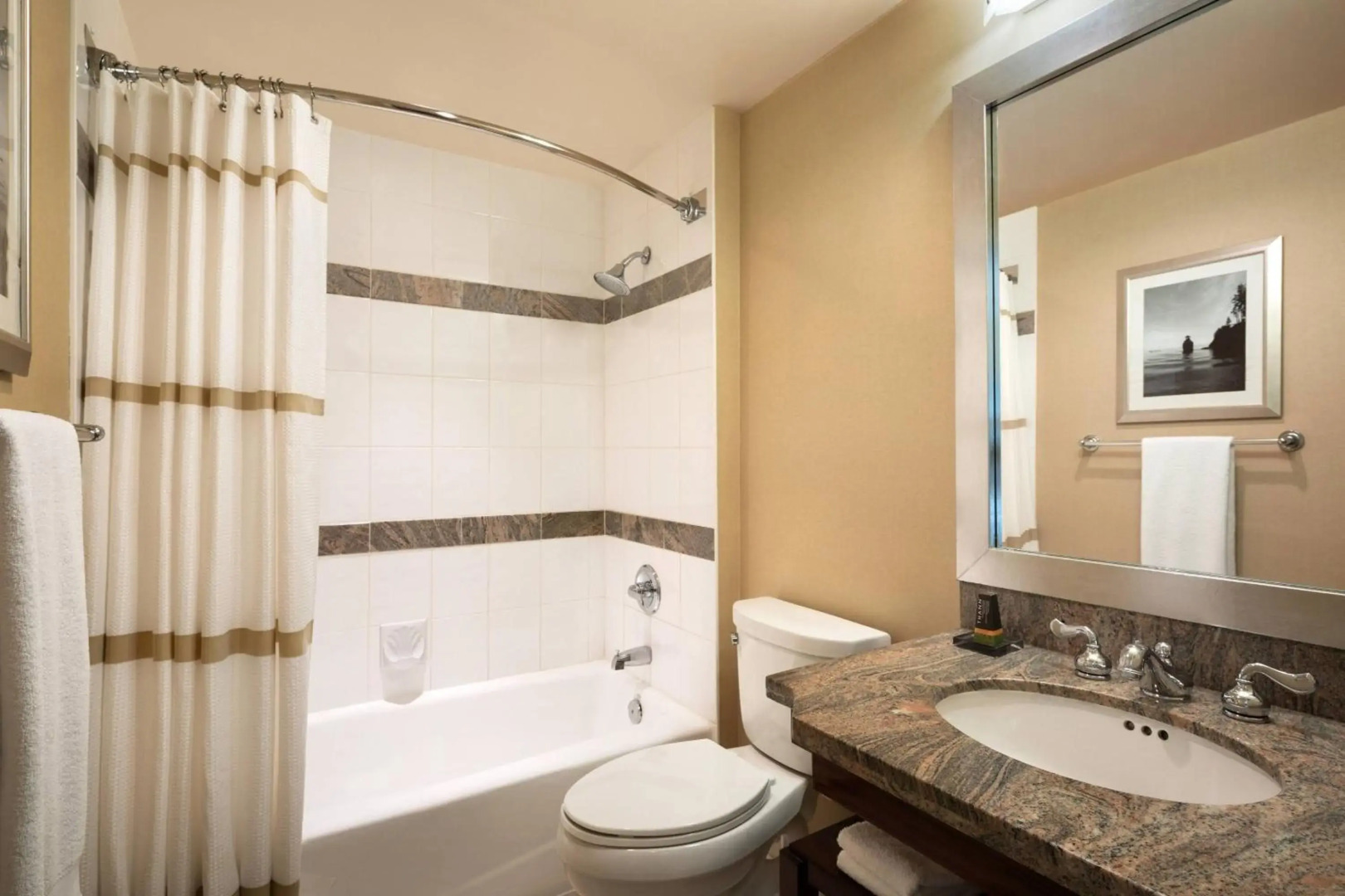 Photo - Vancouver Marriott Pinnacle Downtown Hotel