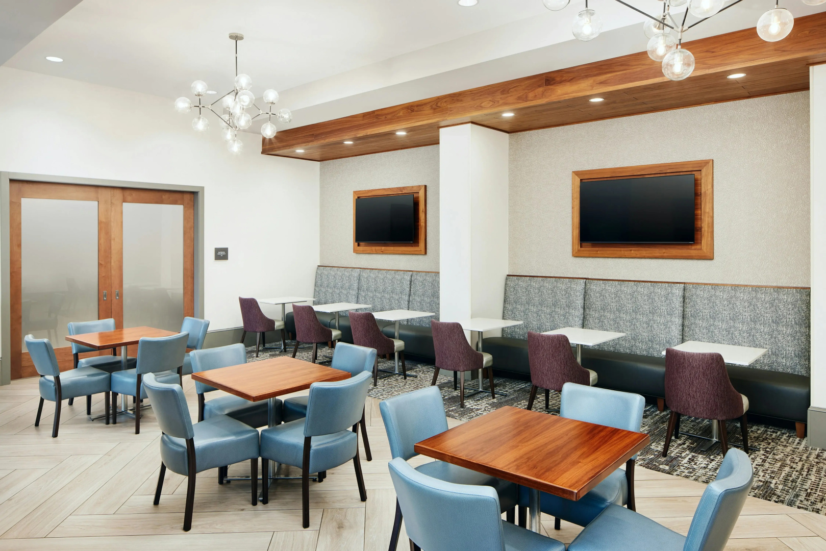 Foto - Embassy Suites by Hilton Atlanta Airport North