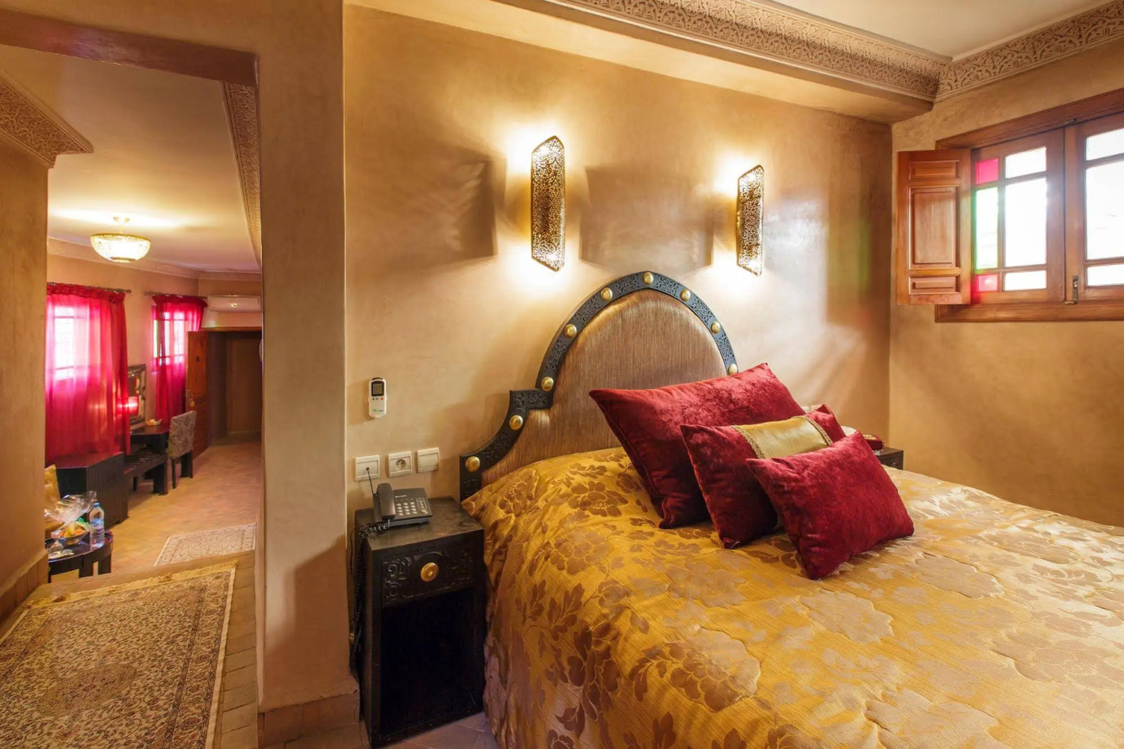 Photo - Riad Andalib