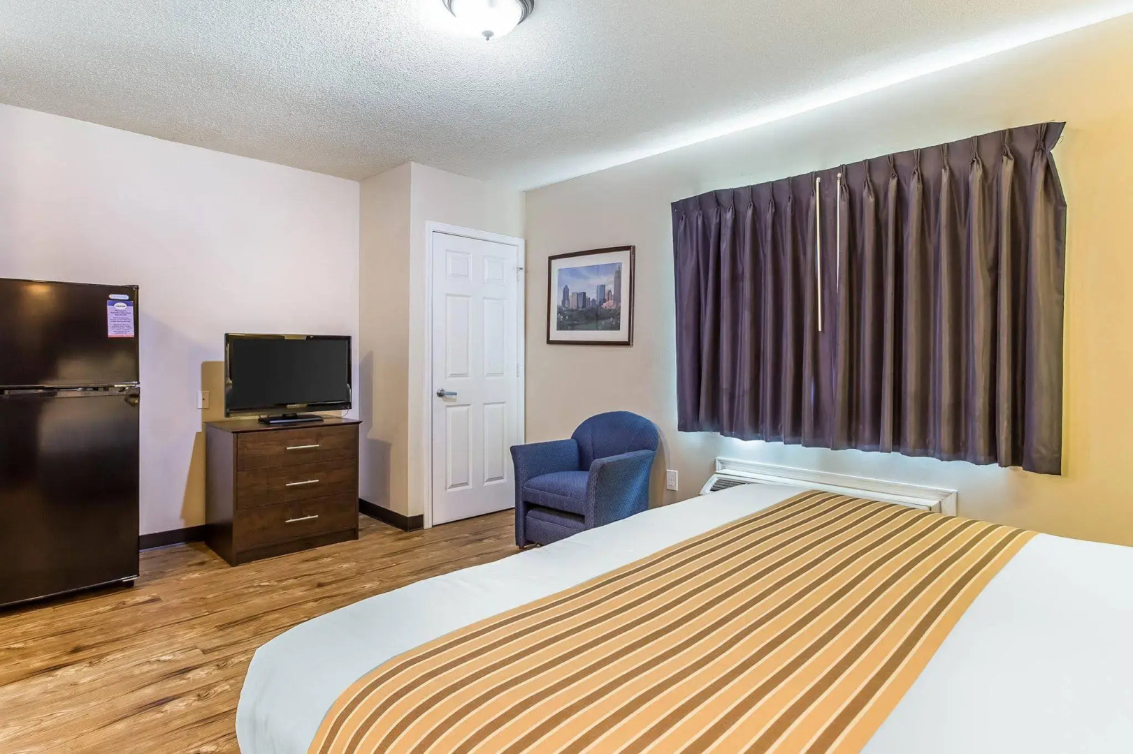 Photo - Suburban Studios near University of North Carolina-Charlotte
