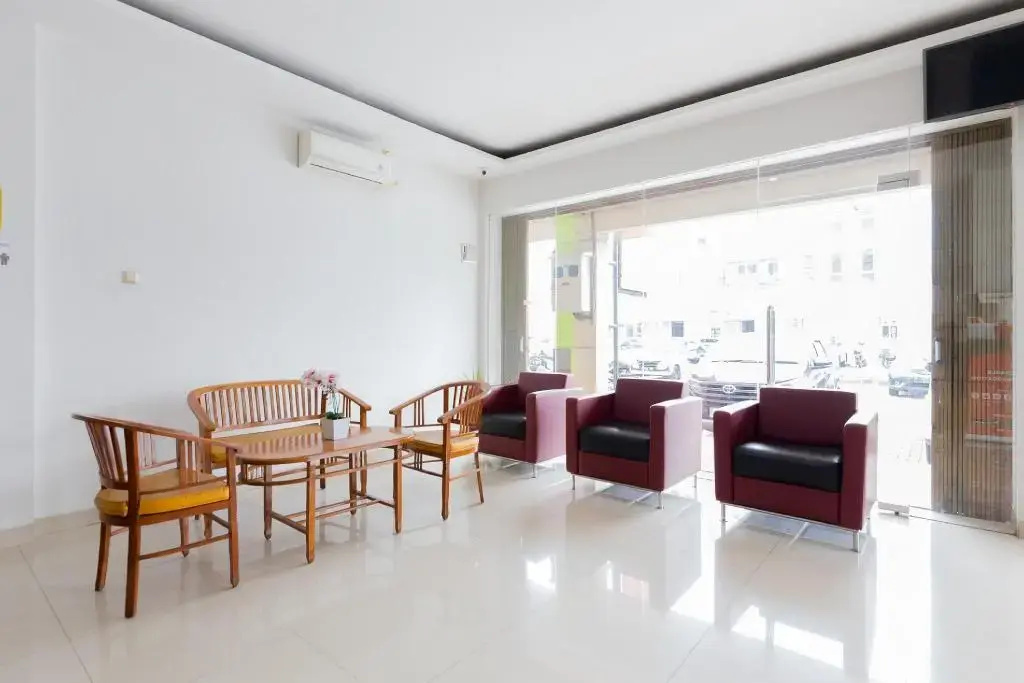 Foto - RedDoorz Plus near Living Plaza Jababeka
