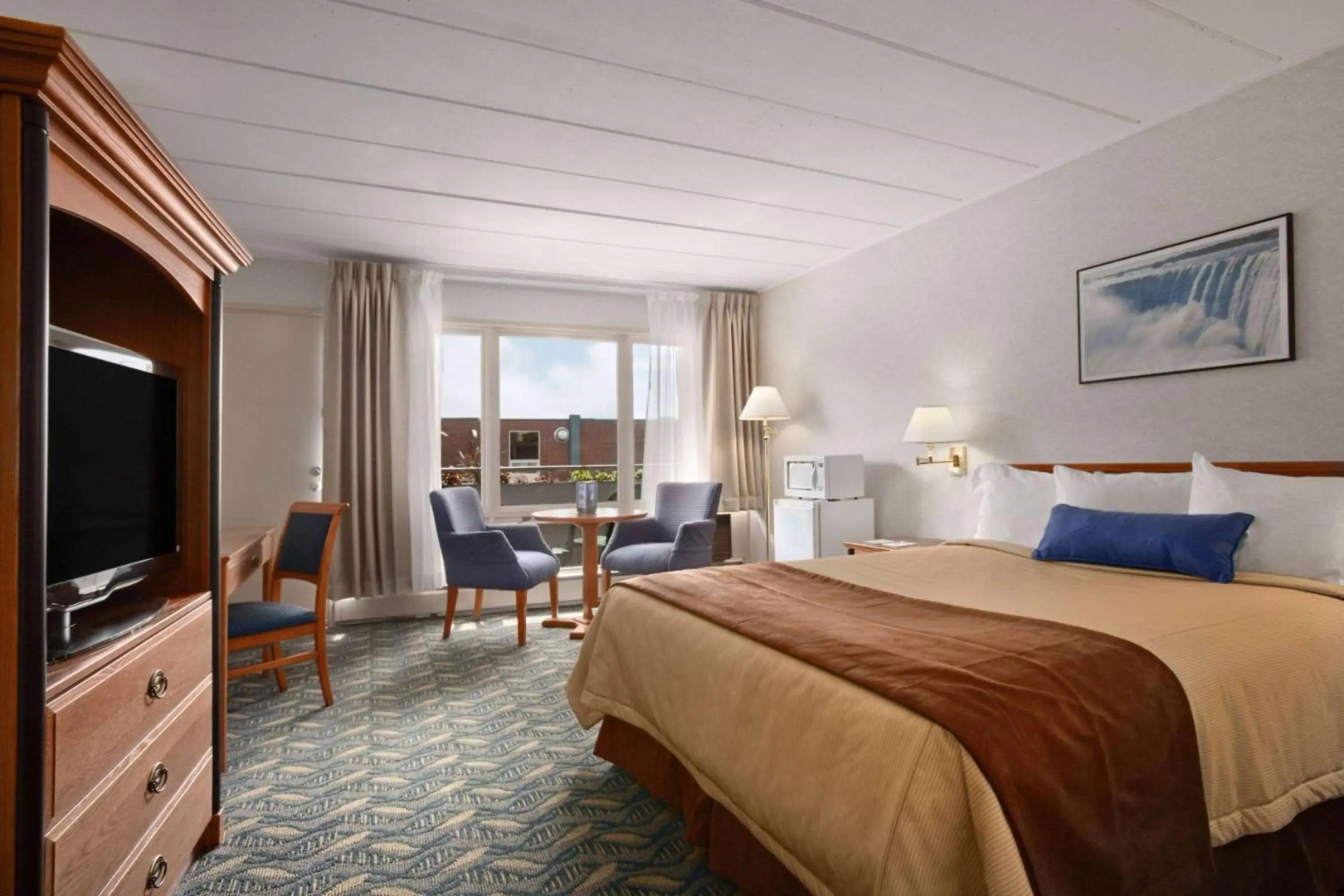 Photo - Travelodge by Wyndham Niagara Falls At the Falls