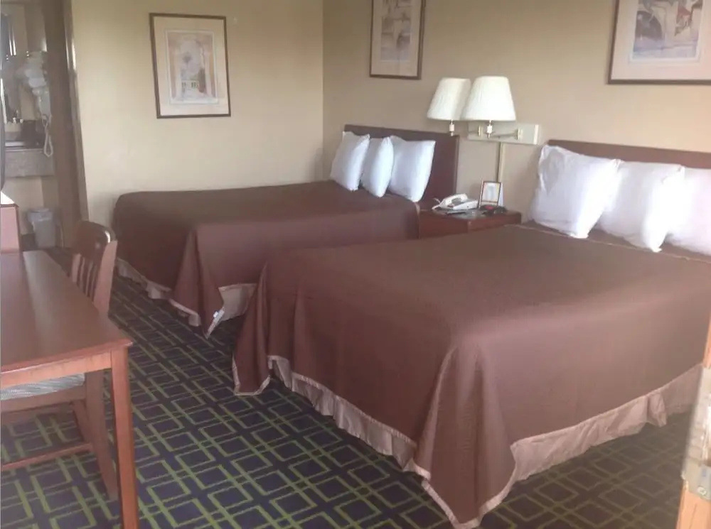 Photo - Hilltop Inn