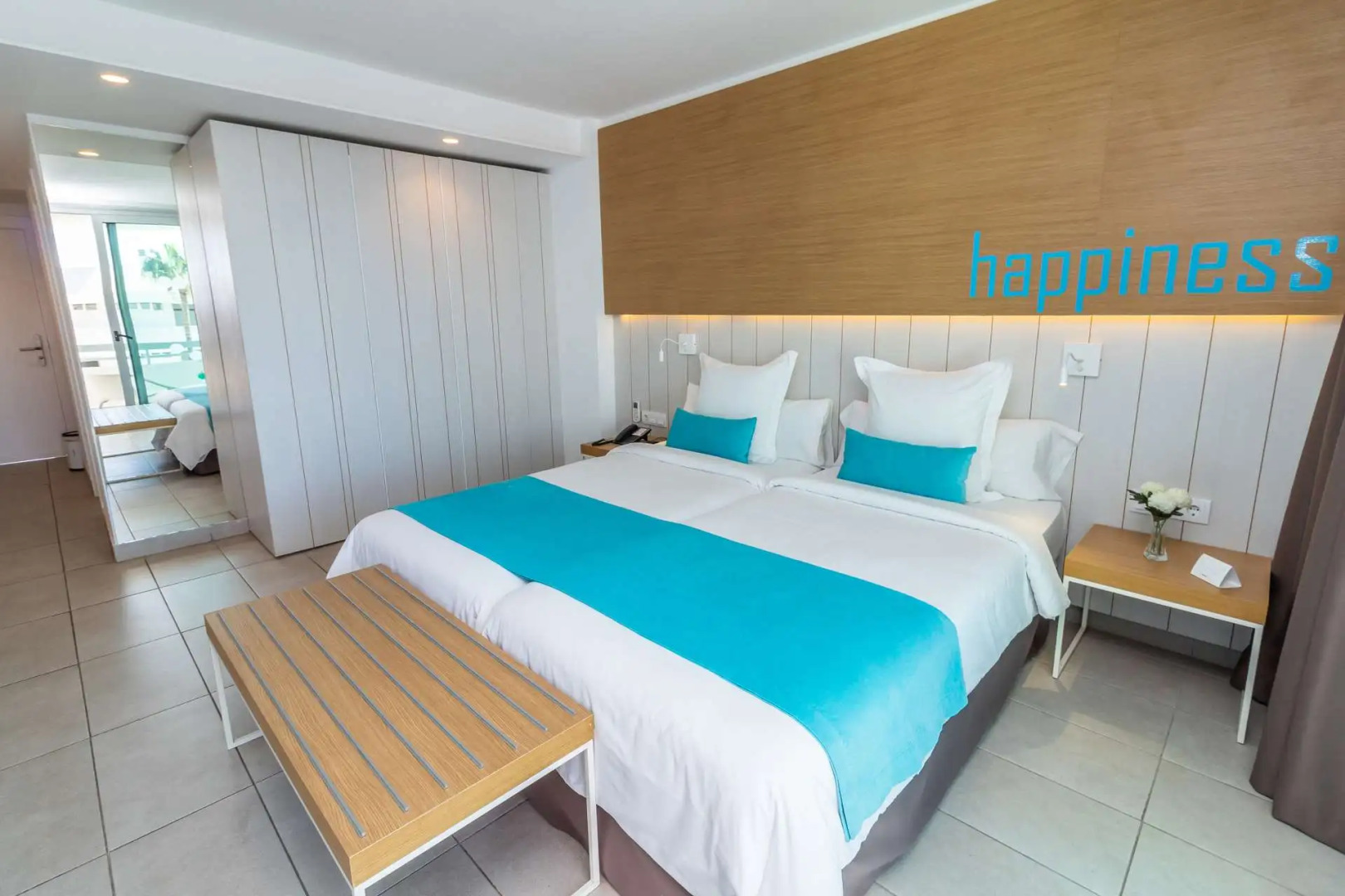 Photo - Akeah Broncemar