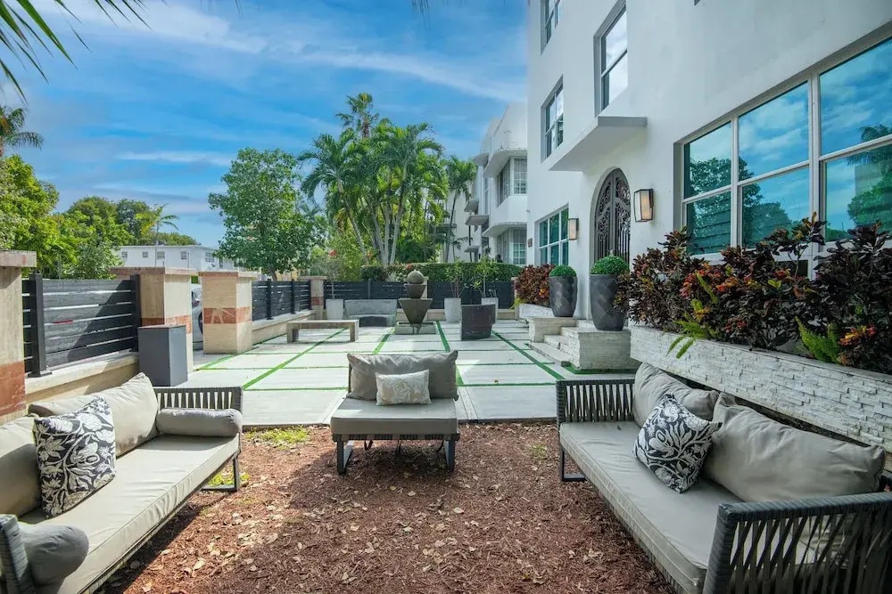 Photo - Renzzi On The Beach