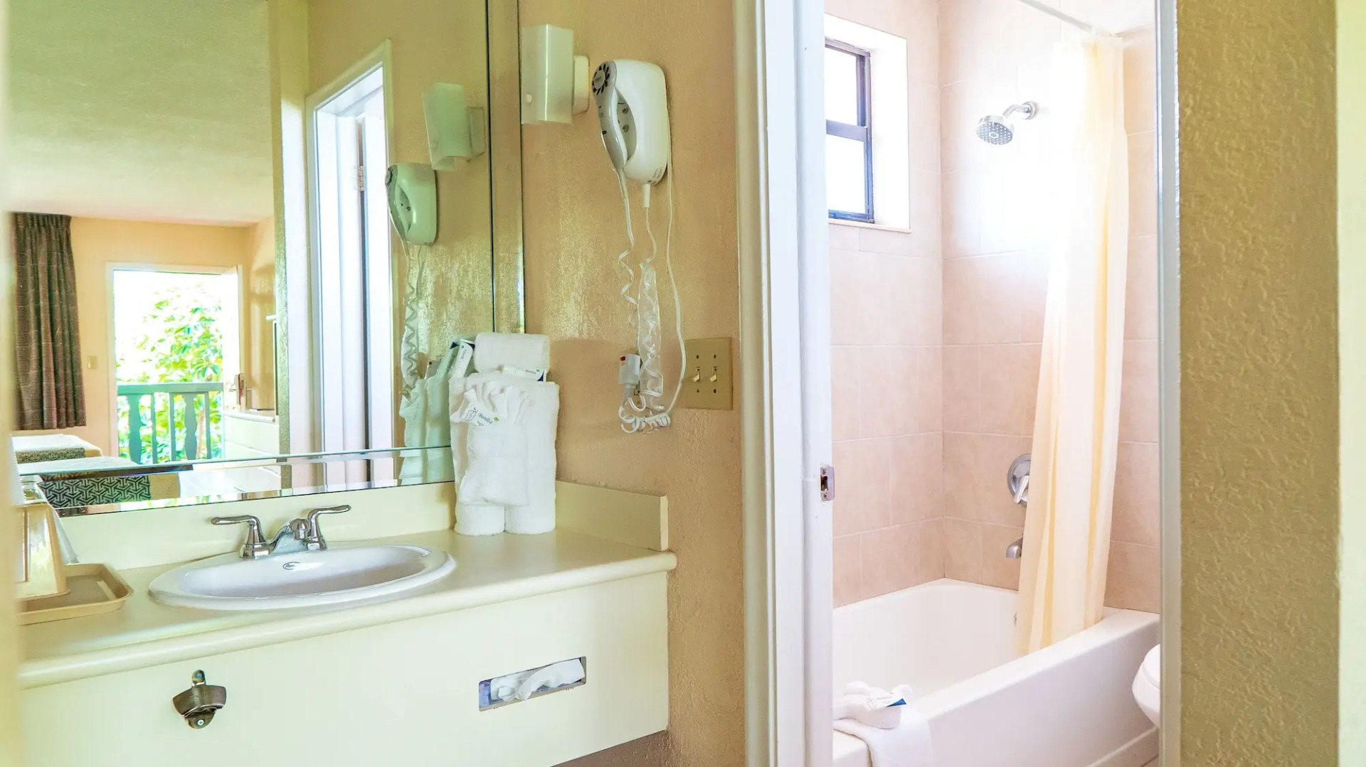 Photo - Ft. Lauderdale Beach Resort Hotel