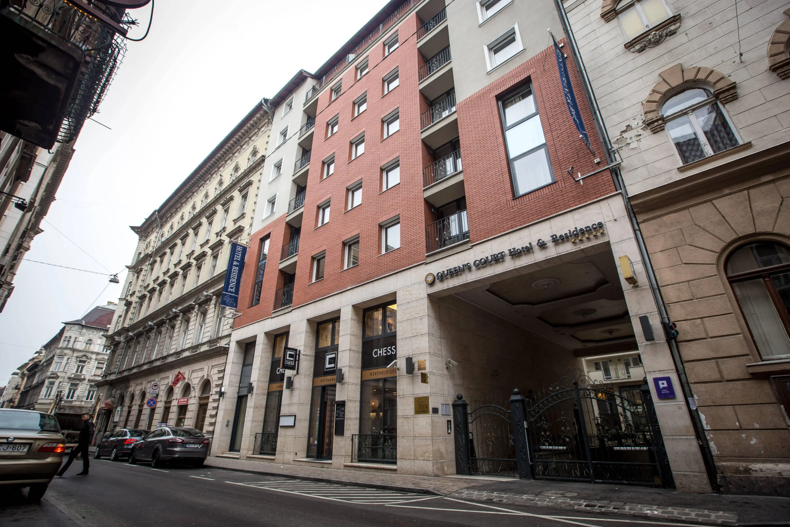 Foto - Queen's Court Hotel & Residence