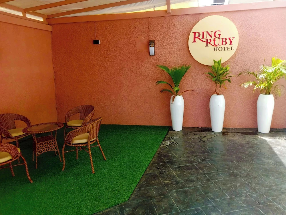 Ringruby Hotel, Eso Close