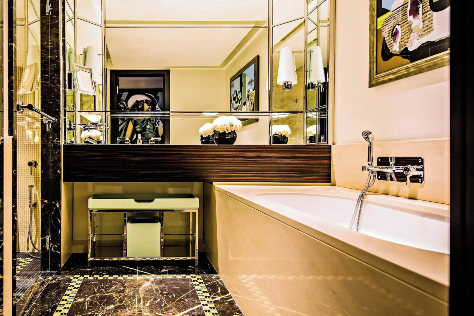 Foto - Prince de Galles, a Luxury Collection hotel, Paris