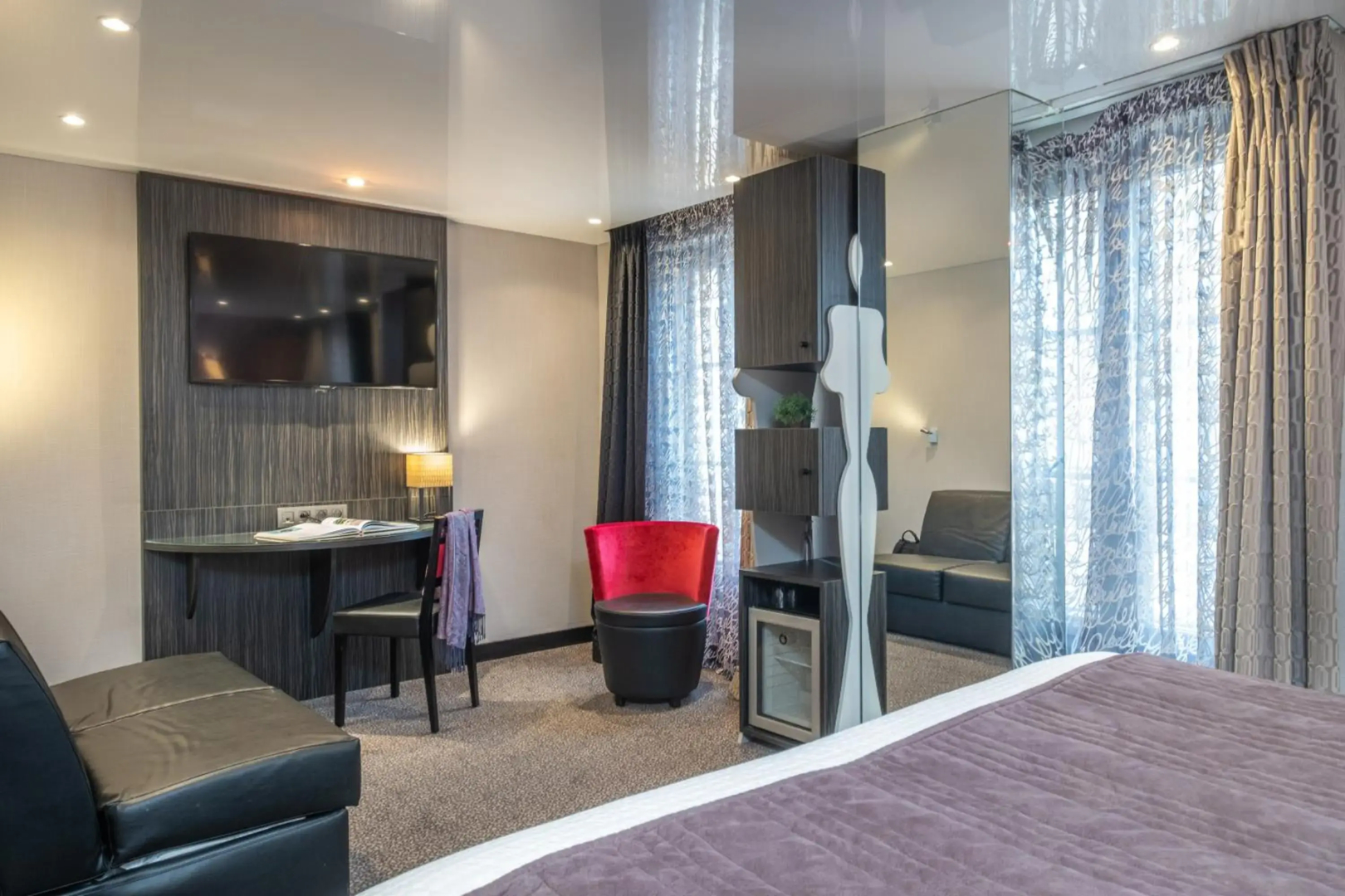 Photo - Summit Pavilion Hotel