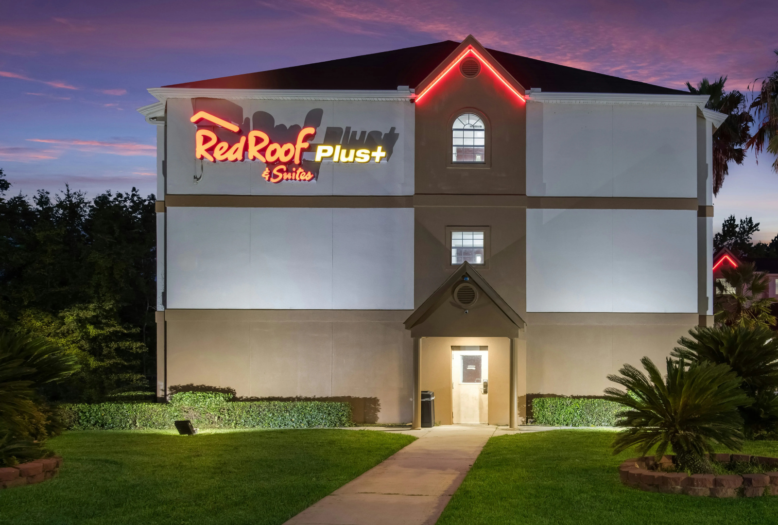 Photo - Red Roof Inn PLUS+ & Suites Savannah - I-95