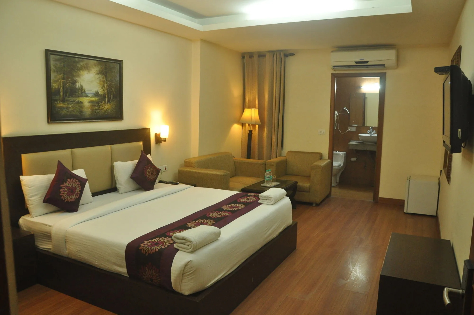 Photo - The Lohmod Premier On Delhi- Gurgaon Expressway Adj Aerocity -With Free Airport Pickup