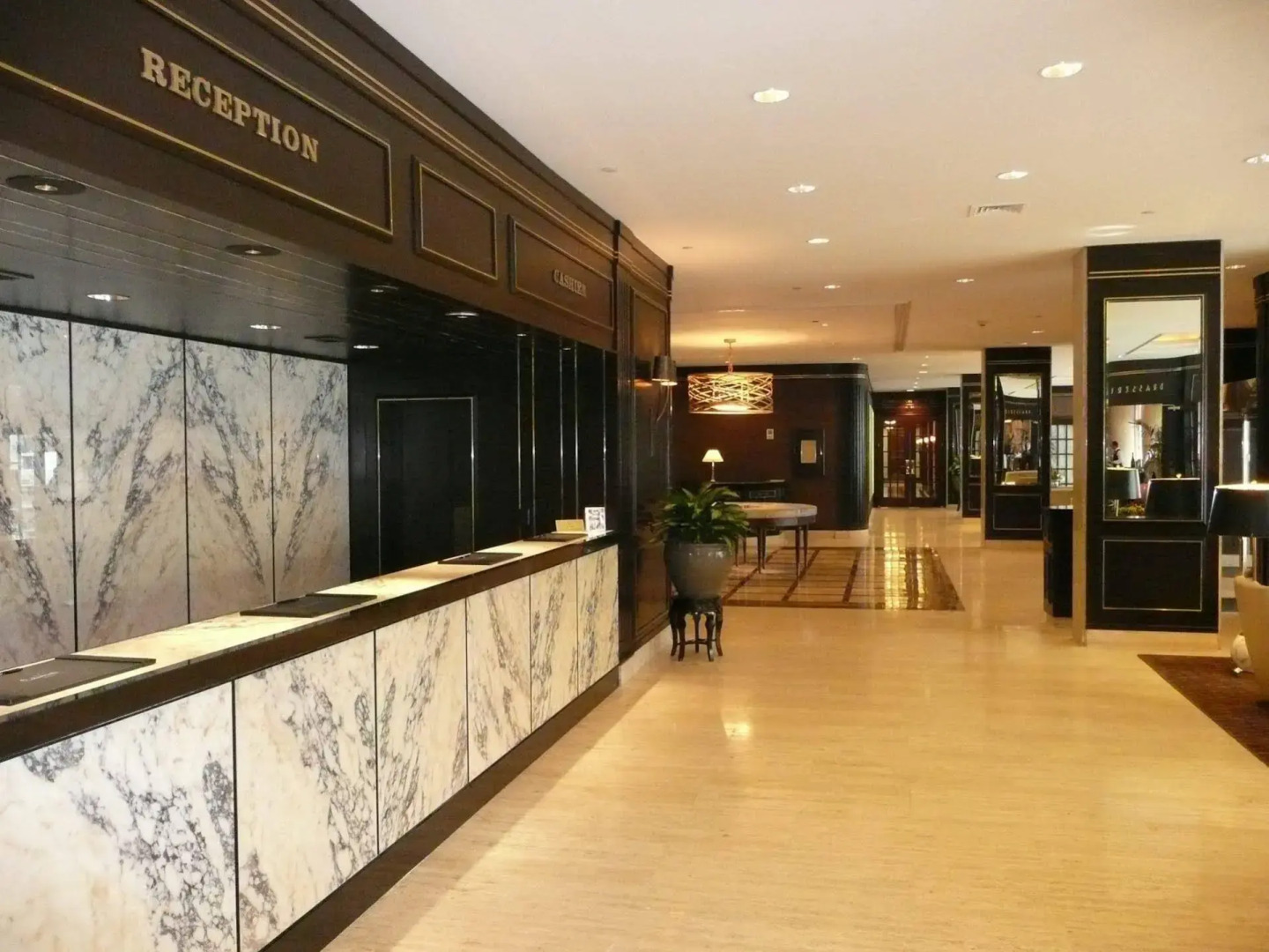 Photo - The Colonnade Hotel