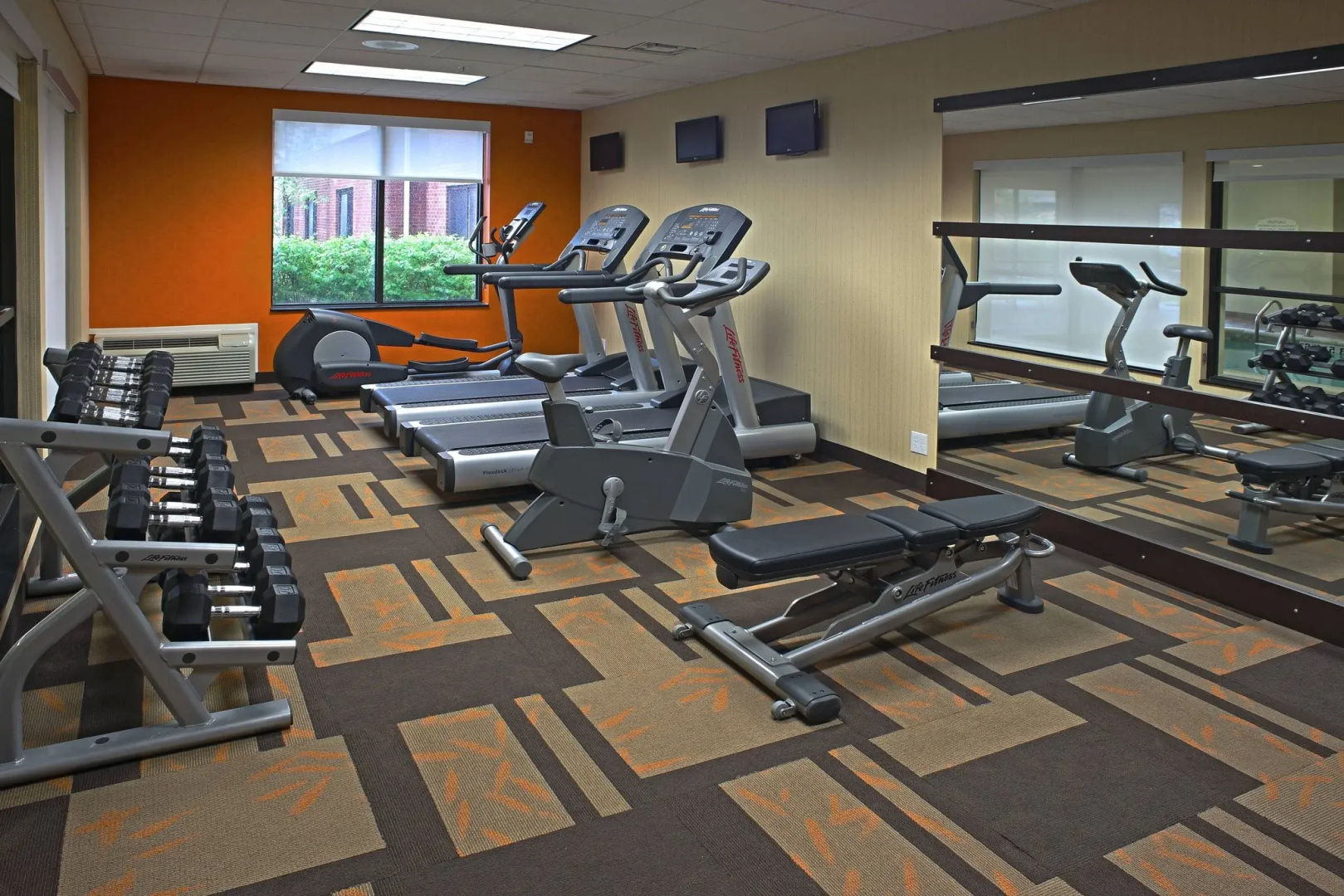 Photo - Courtyard by Marriott Hamilton
