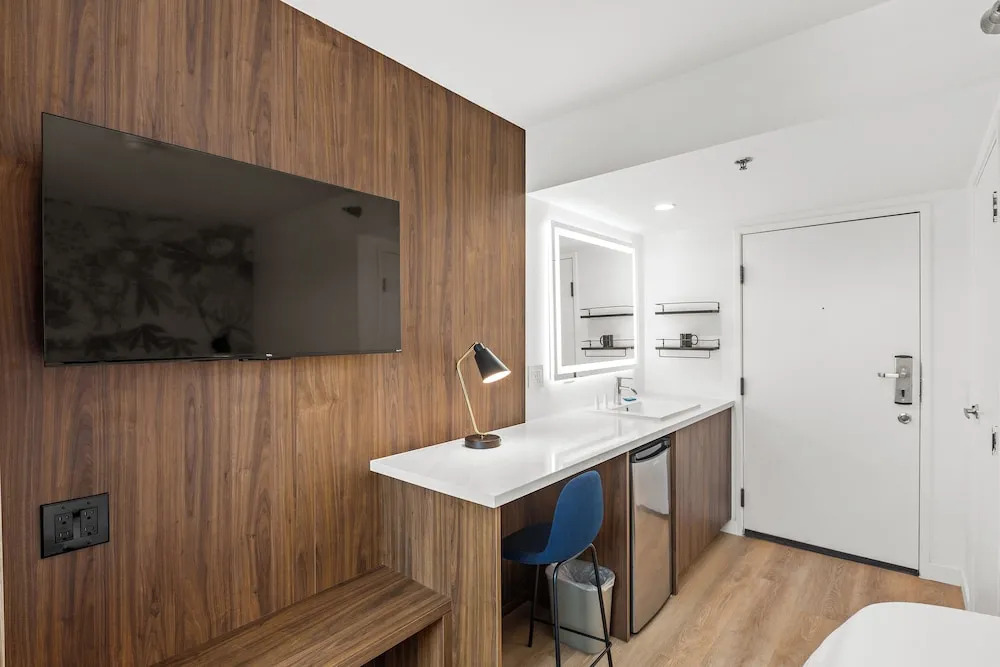 Photo - Uptown Inn - Limited Service Apart-Hotel