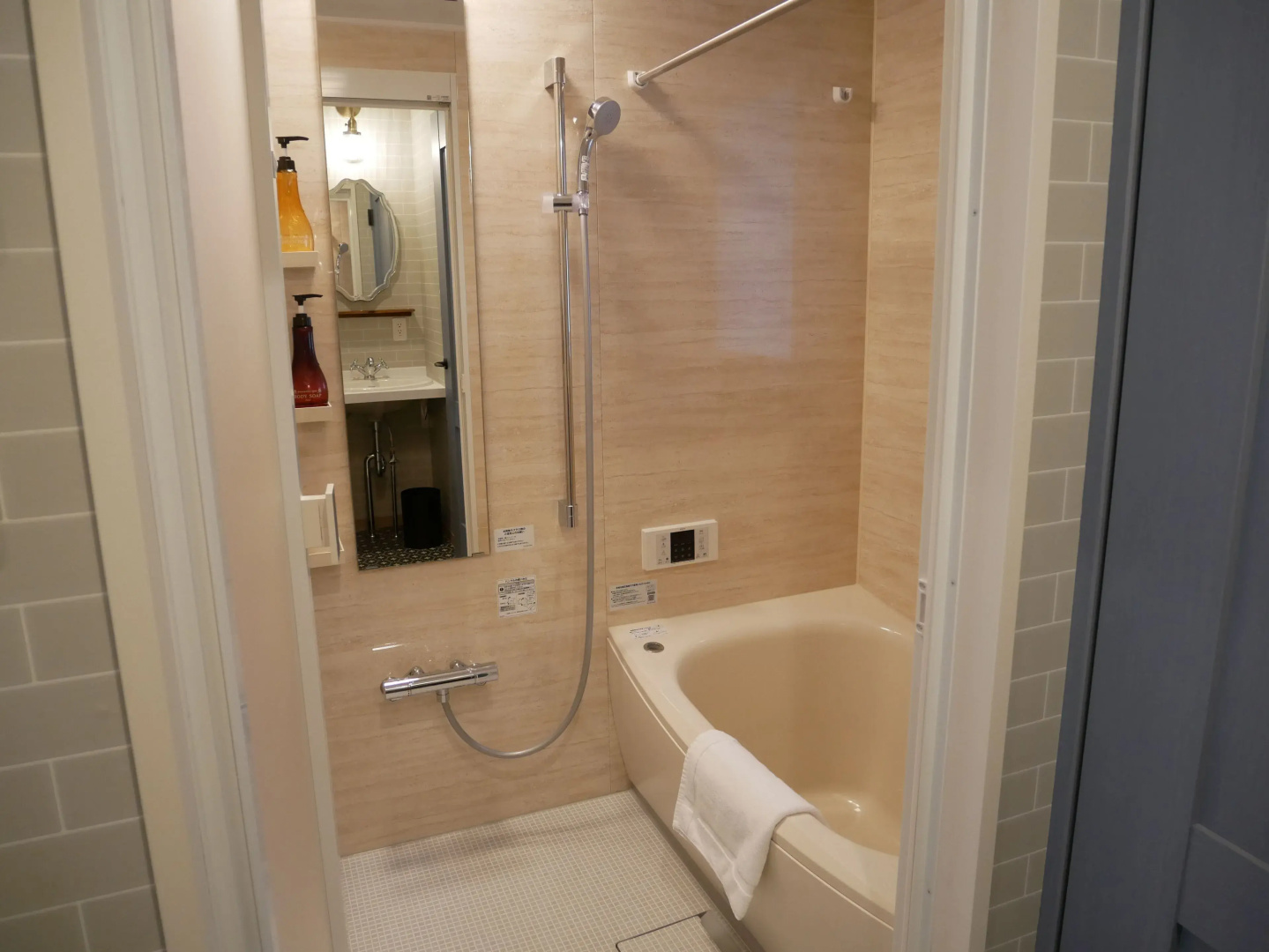Photo - 7 Rooms Hotel & Cafe - Boutique Designer Hotel - 30 mins from Disneyland&Tokyo
