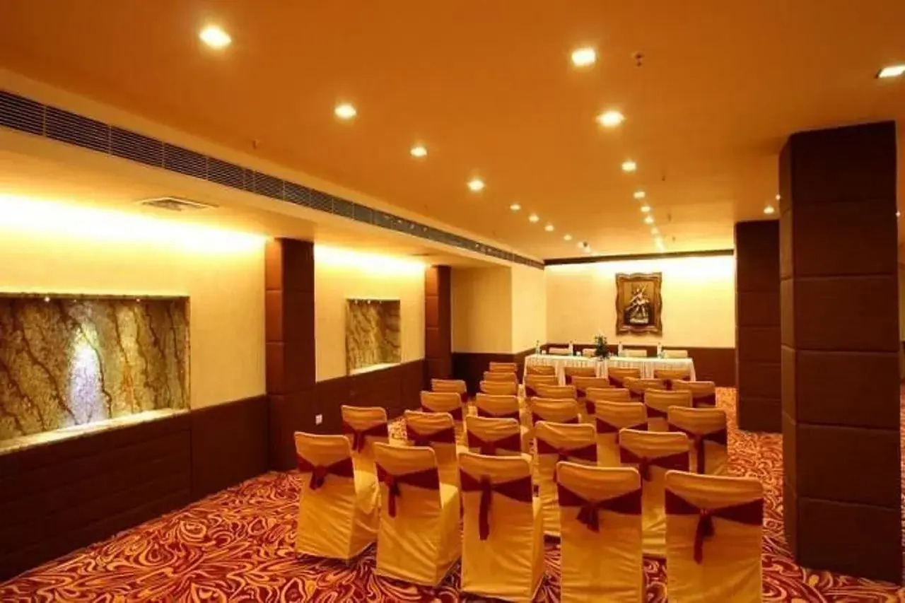 Photo - Taurus Sarovar Portico