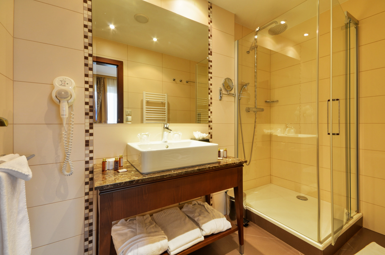 Photo - Devin Hotel
