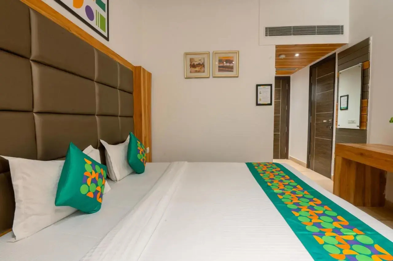 Foto - Treebo Twin Tree