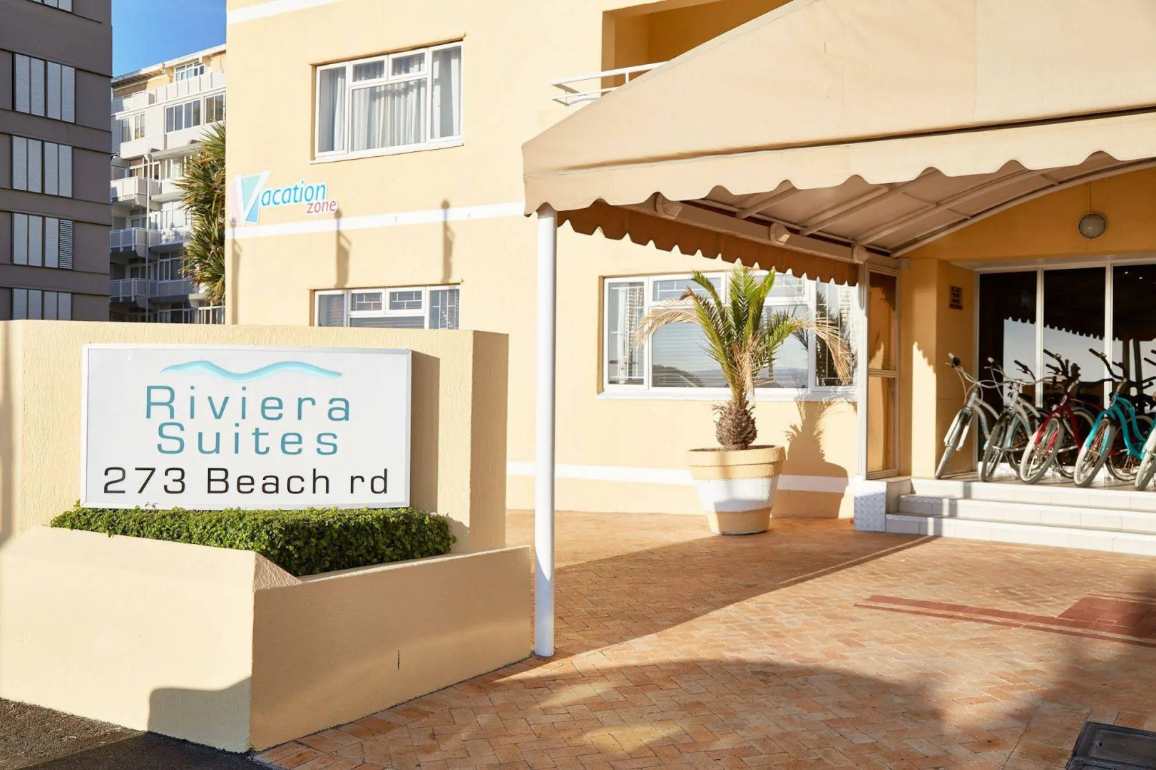 Foto - First Group Riviera Suites