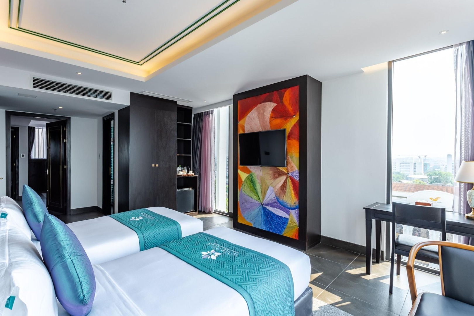 WHITE LOTUS HUE HOTEL