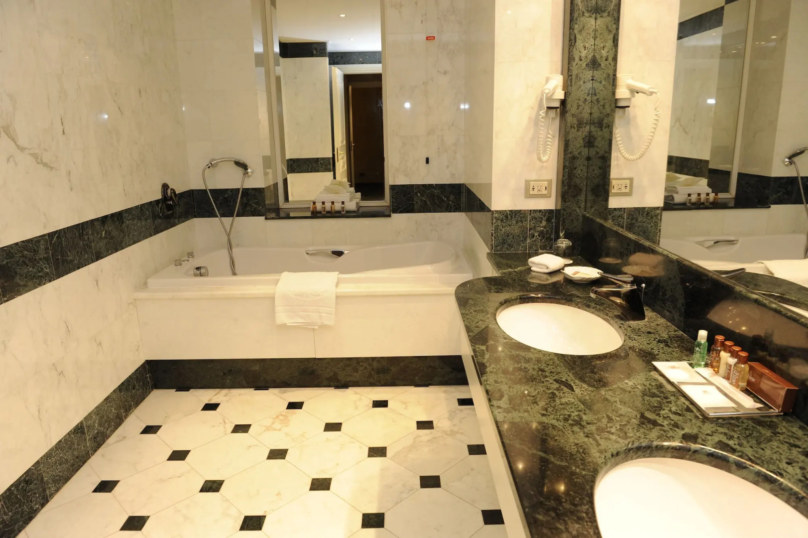 Foto - Tower Genova Airport - Hotel & Conference Center