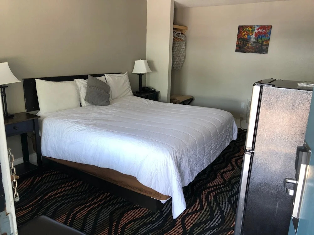 Photo - Country Town N Suites