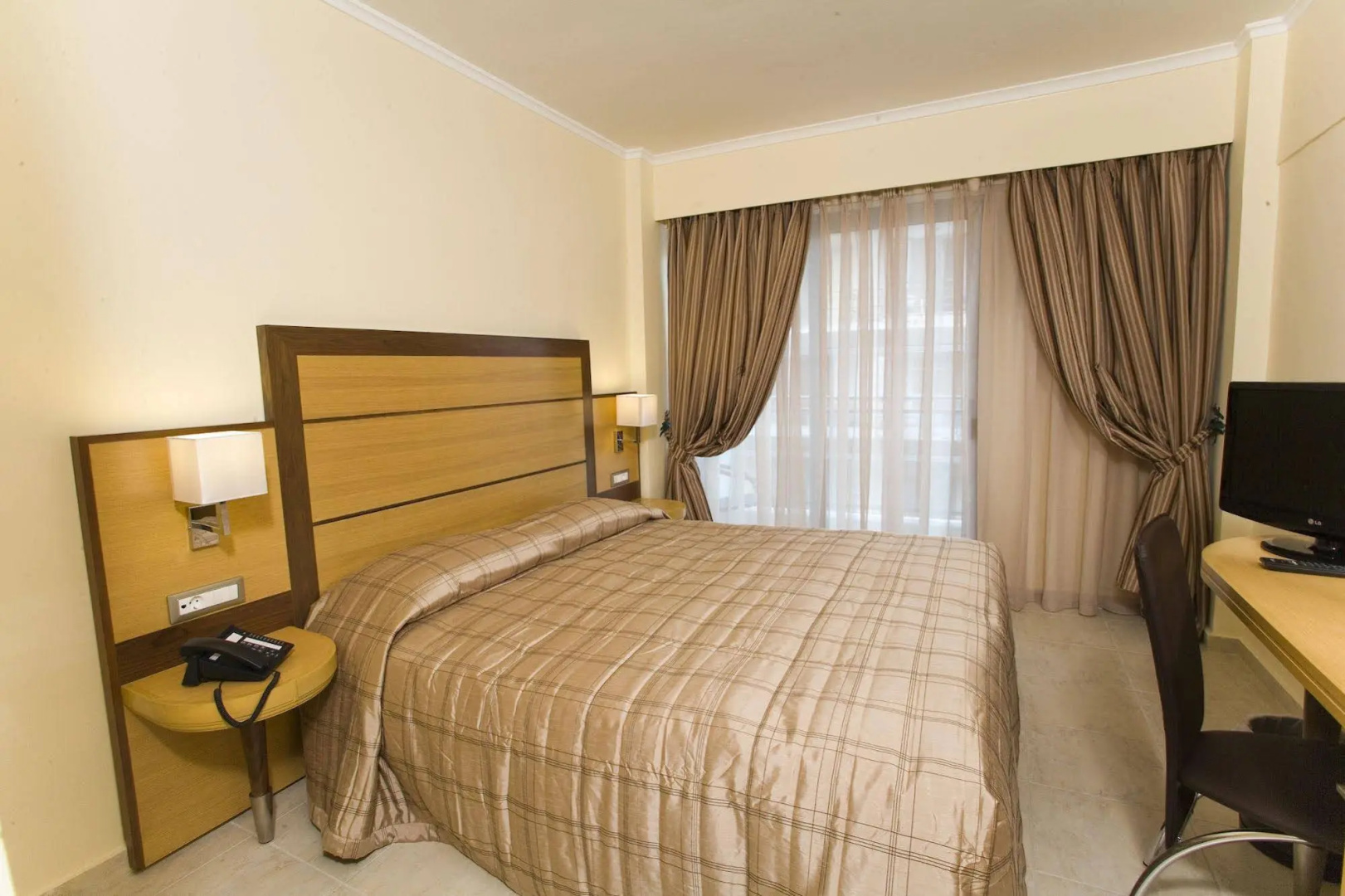 Photo - Manousos City Hotel