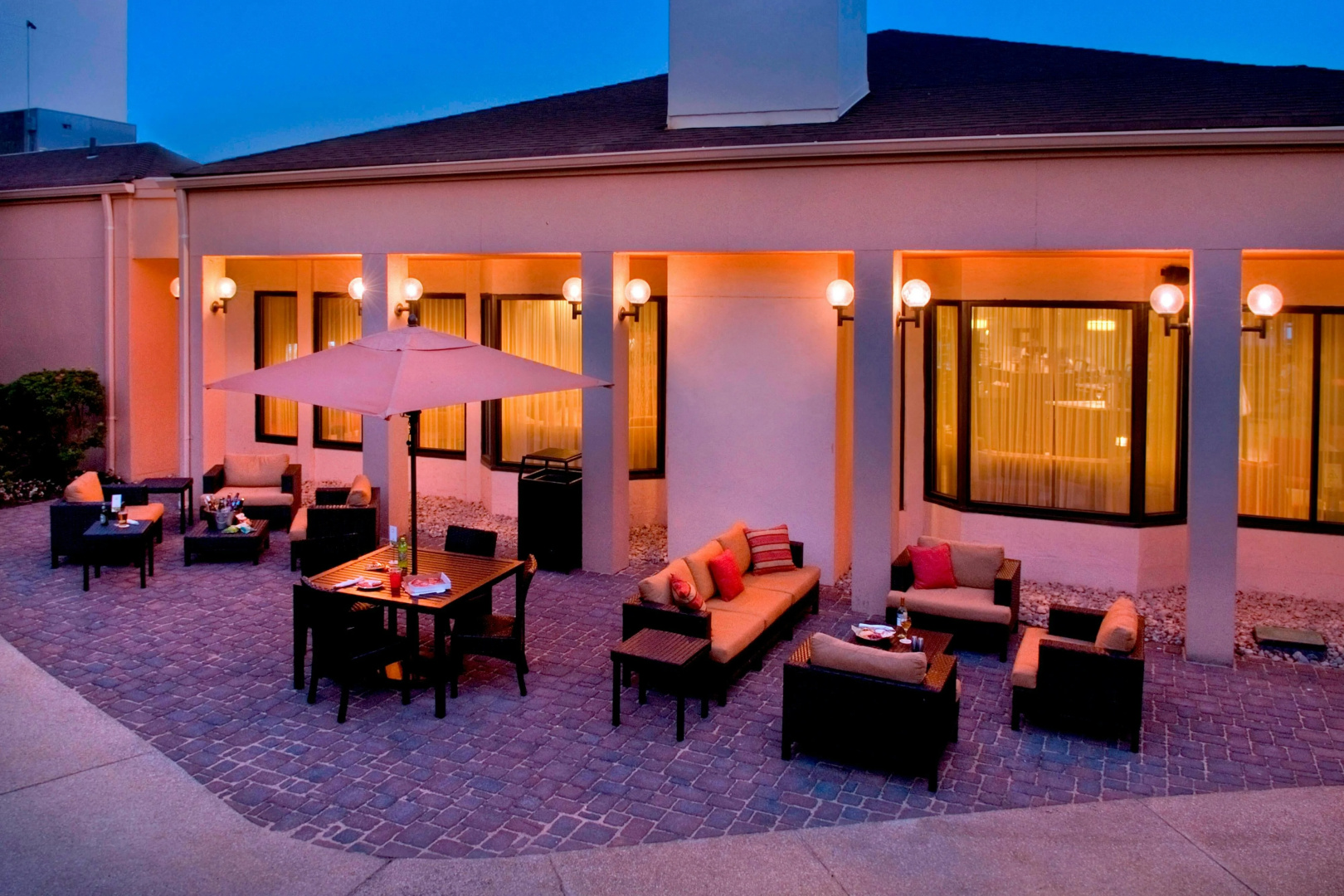 Foto - Courtyard by Marriott Newark Liberty International Airport