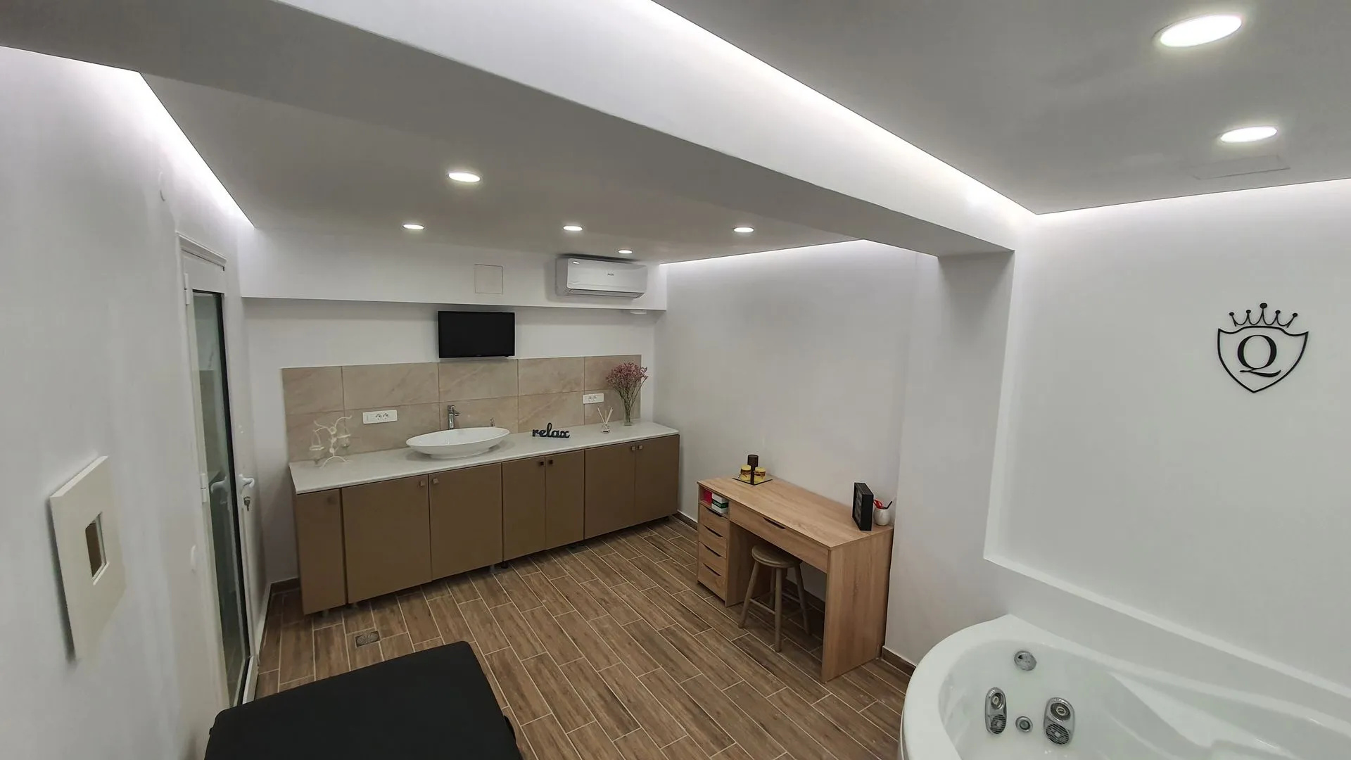 Photo - Elizabeth Suites