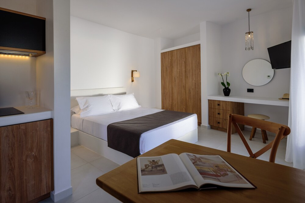 Photo - Ryolithos Suites