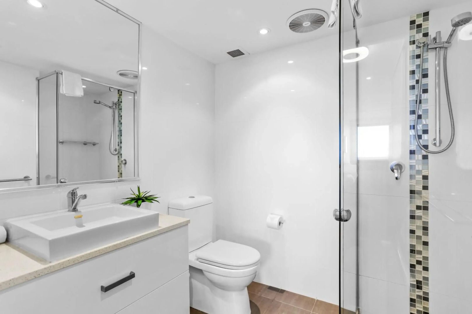 Photo - Breakers North Absolute Beachfront Apartments - Official