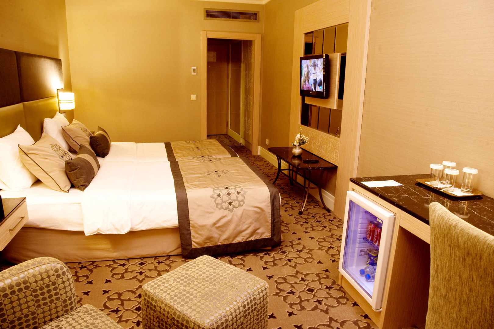 Photo - Darkhill Hotel