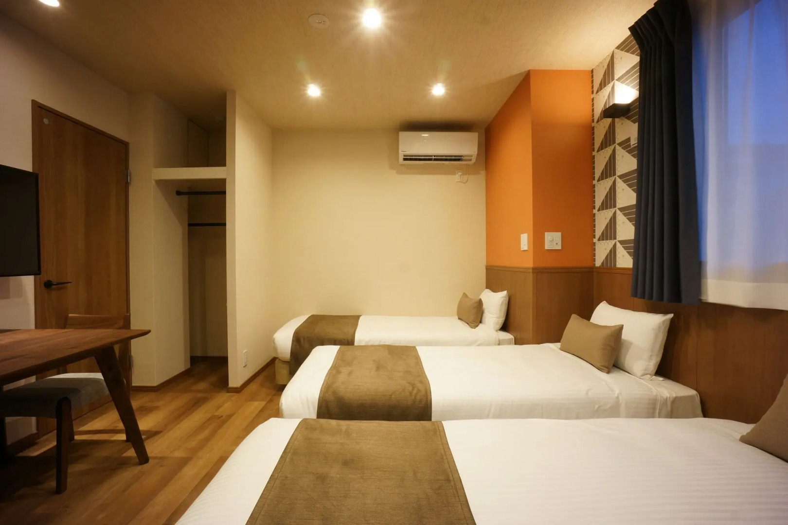 Photo - WIRES HOTEL James zaka