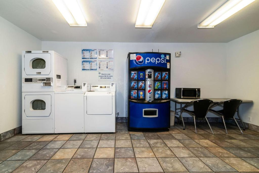 Photo - Motel 6 Palm Springs, CA - East - Palm Canyon