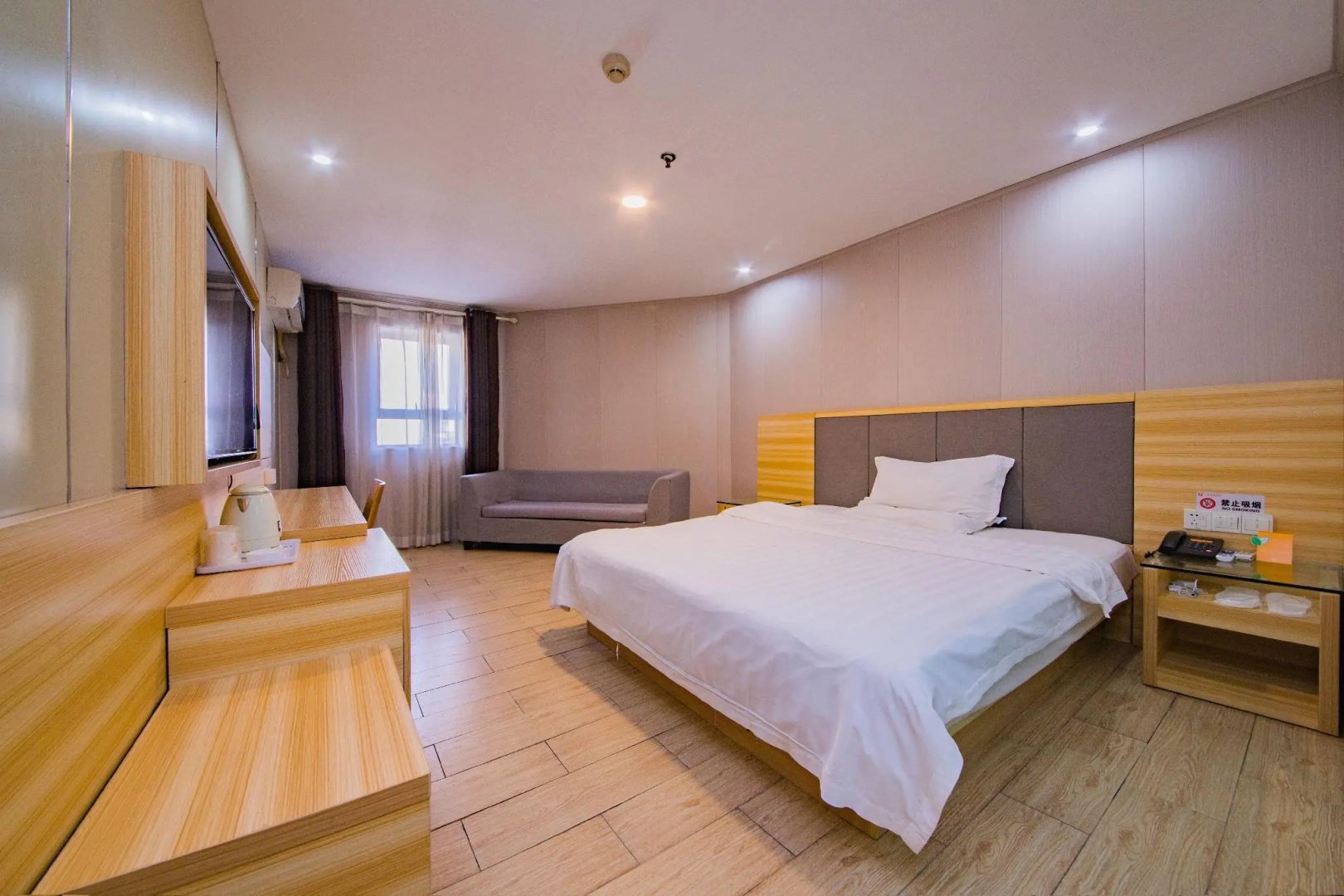 7Days Inn Chain Hotel (Changsha Yinpenling Liugoulong Subway Station)
