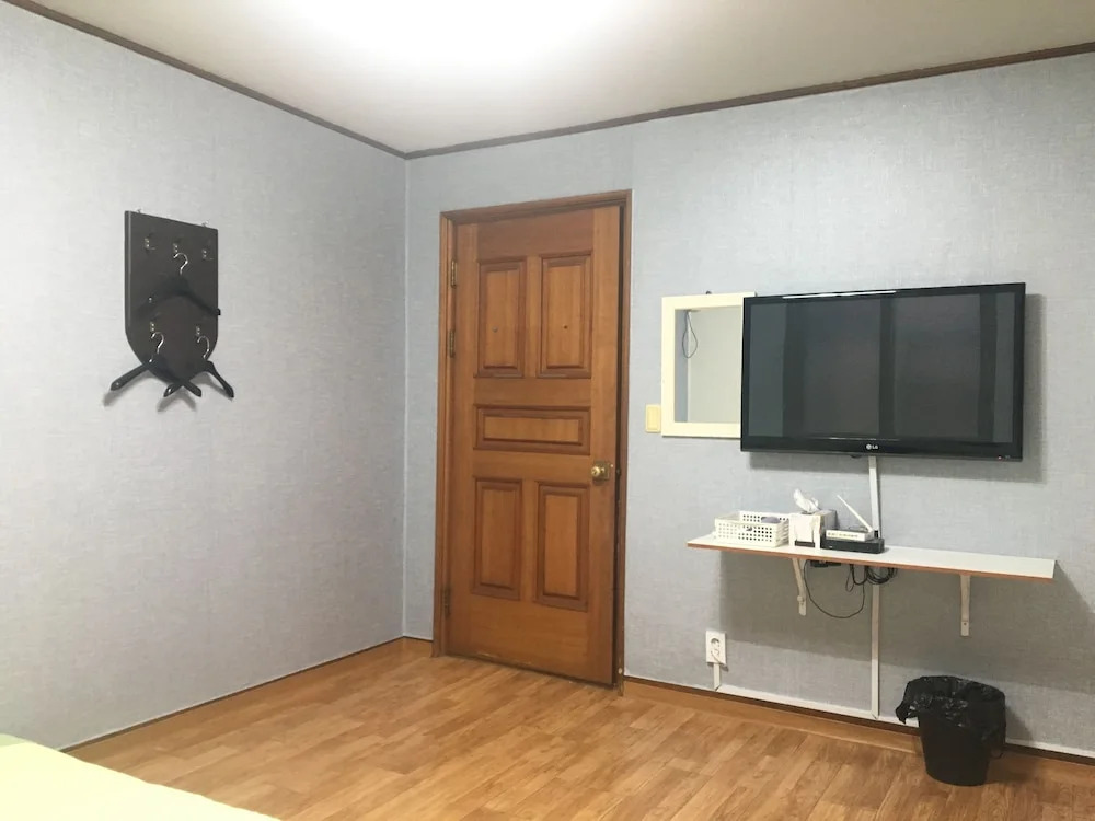 Photo - OYO Hostel Myeongdong 5