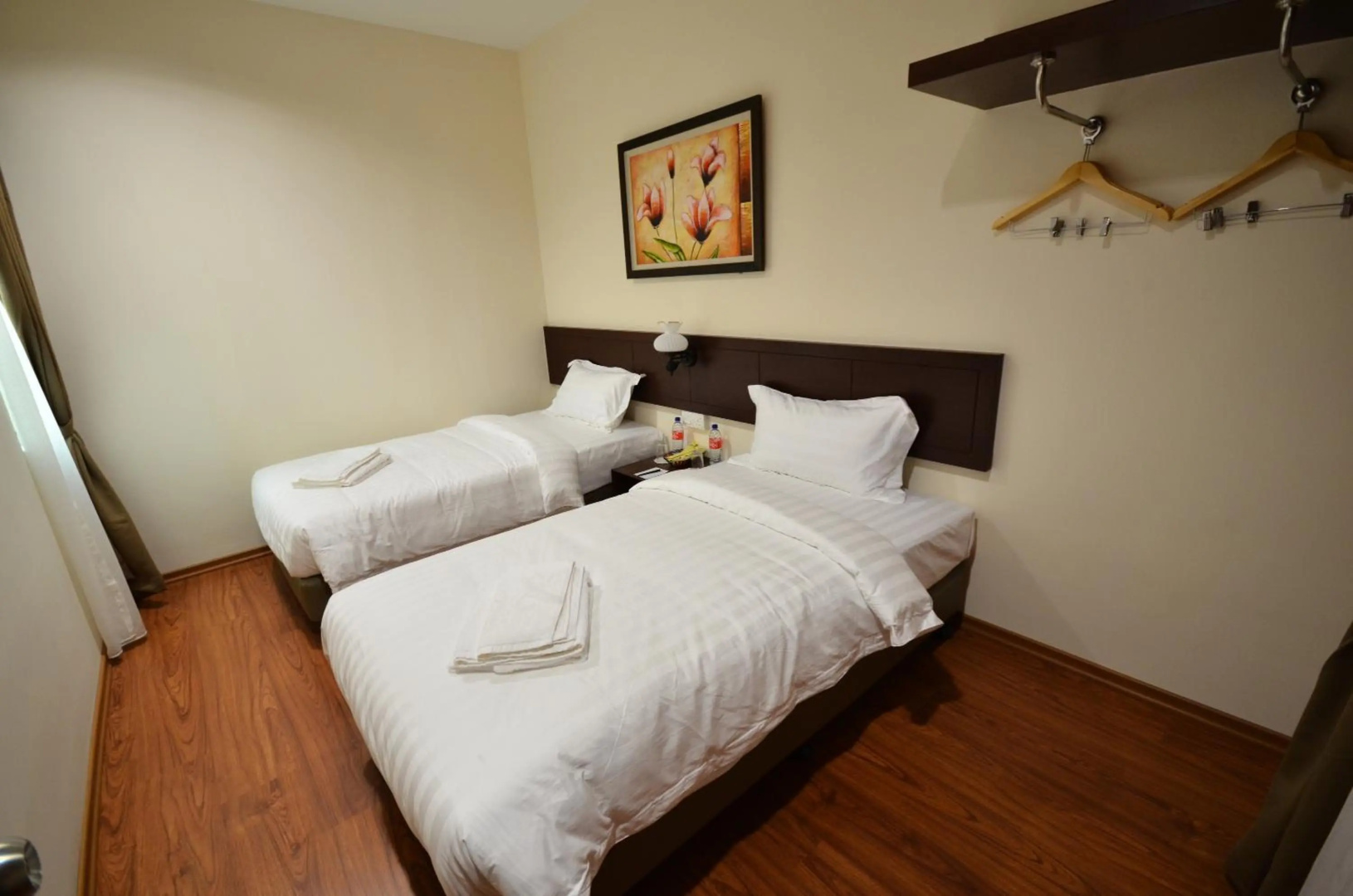 906 Riverside Hotel