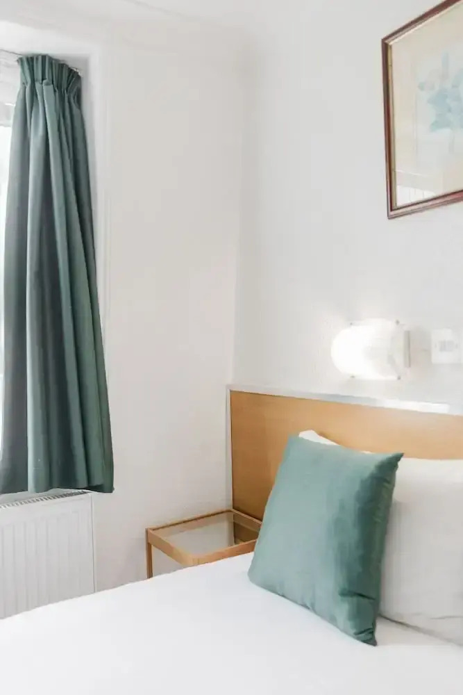 Photo - Falcon Hotel